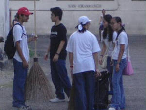 Students in the Intramuros Clean-up Drive